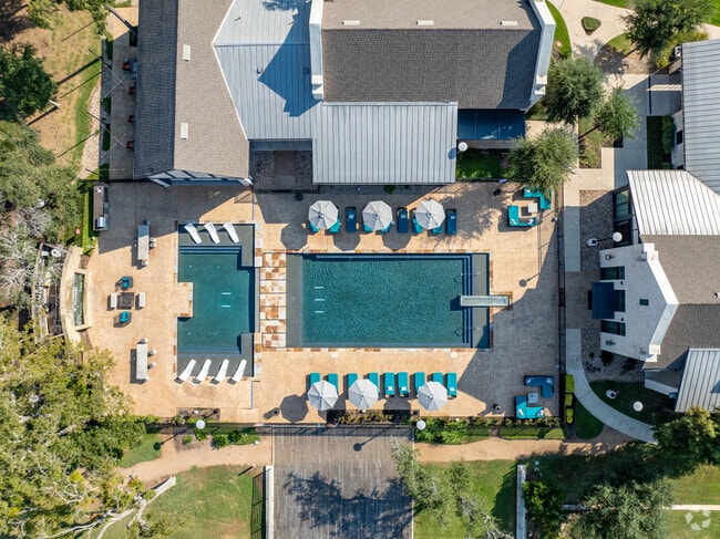 Pool Lookdown