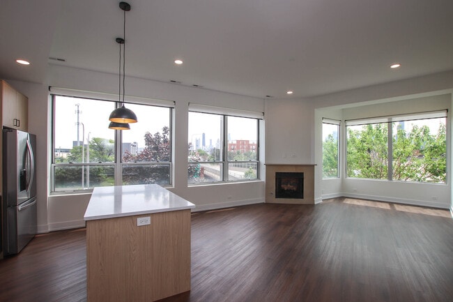 Photo - 1001 N Milwaukee Ave Unit 201