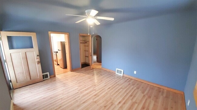 Photo - 1679 29th St NE