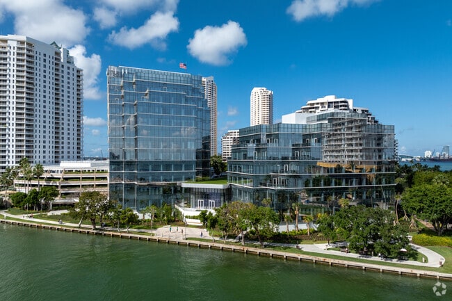 681 Brickell Key Dr - Carbonell Condominium