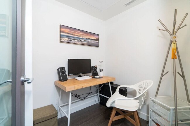 Photo - 6538 Nelson Av