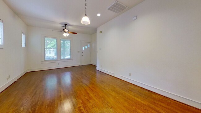 Photo - 513 E 40th St