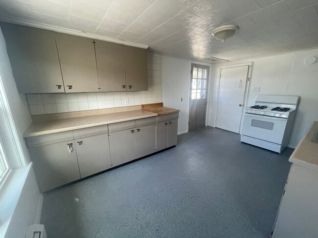 Photo - Spacious 1–2 Bedroom Apartment for Rent – Adams, MA Unit 5