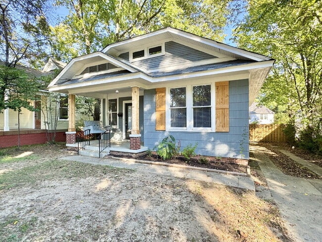 Photo - 666 Landis St