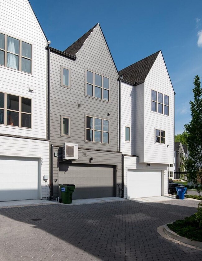 Photo - BEAUTIFUL 3 BED 3.5 BATH TOWNHOME