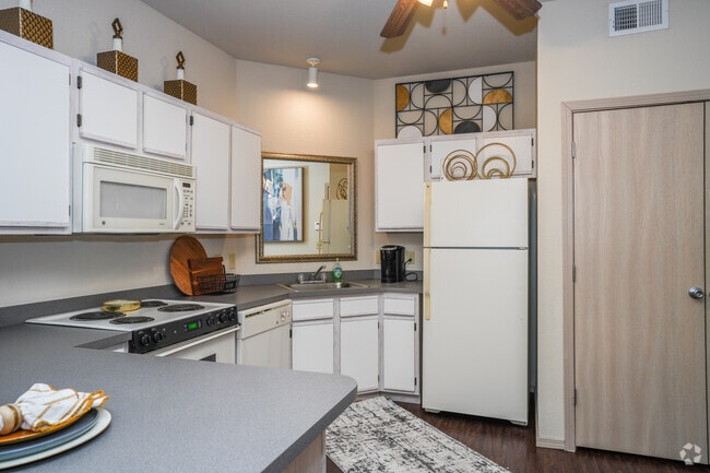 1BR, 1BA - 554SF - Kitchen