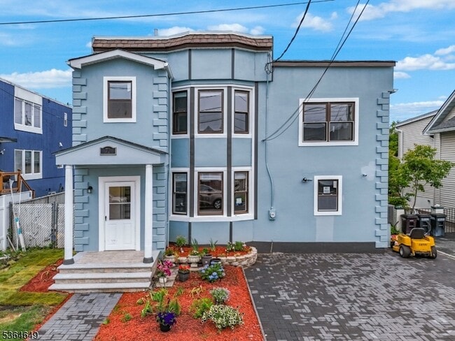 Photo - 70 Bruno St