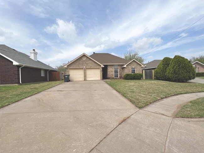 Building Photo - 5215 Northview Dr