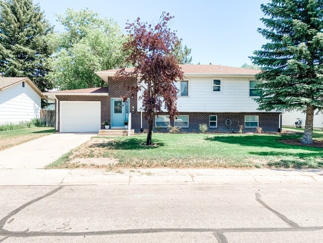 Building Photo - 5033 Pineridge Ave