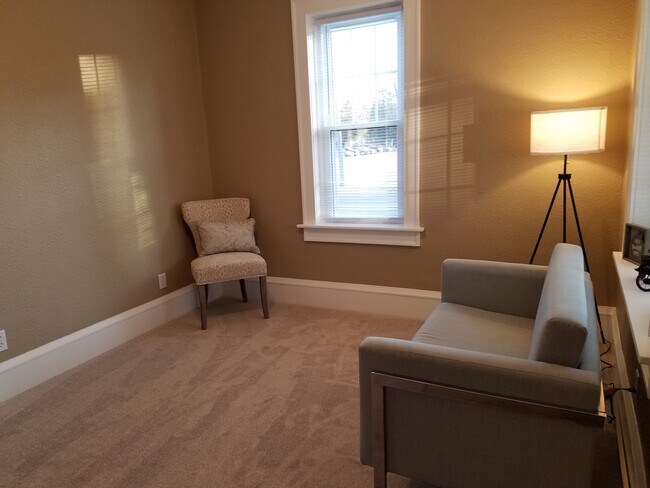 Photo - 102 1st Ave NE