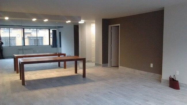 Building Photo - 1325 18th St NW Unit 303