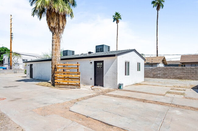 Photo - 2302 W Colter St Unidad SI ID1244359P