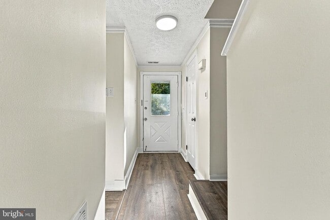 8 Victoria Manor Ct