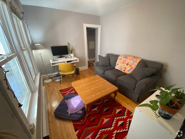 Building Photo - 207 S Henry St Unit B Rental