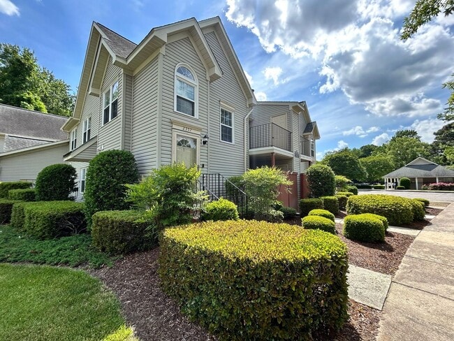 Charming 2-Bedroom Condo in the Heart of V... - Charming 2-Bedroom Condo in the Heart of V...