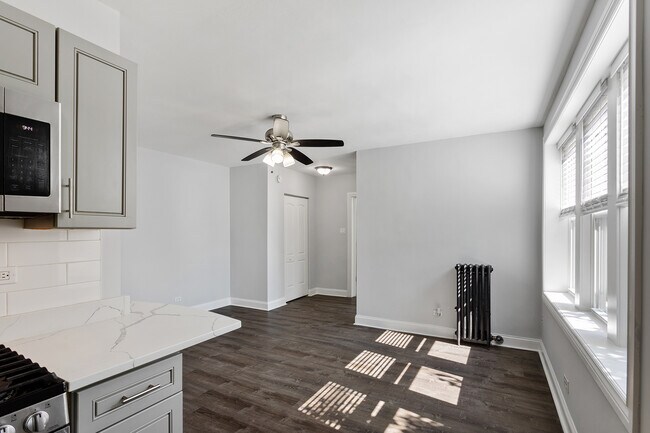 Photo - 1521 W Sherwin Ave Unit 304