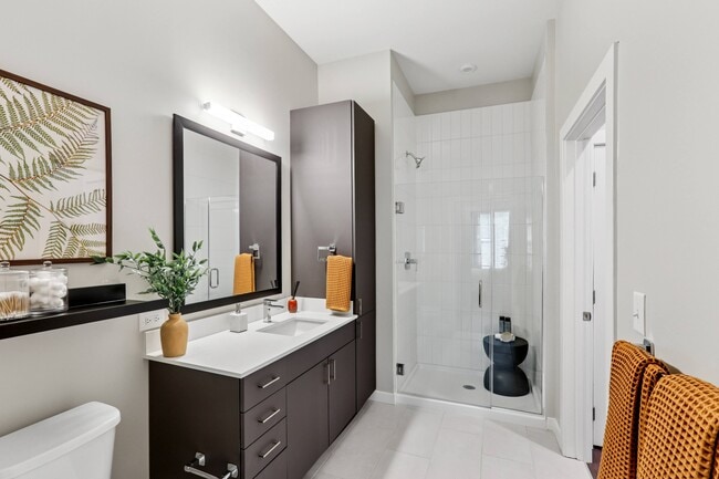 1BR, 1BA - 744SF - Primary Bathroom