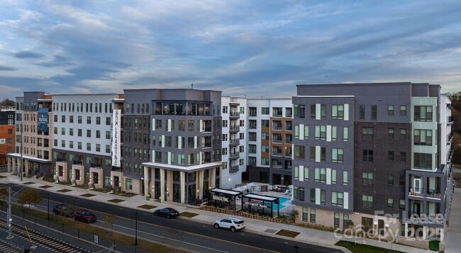 Building Photo - 2010 N Brevard St Unit A2 Rental