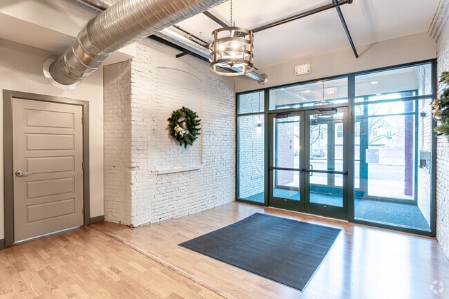 Lobby - The Hartford Carriage House