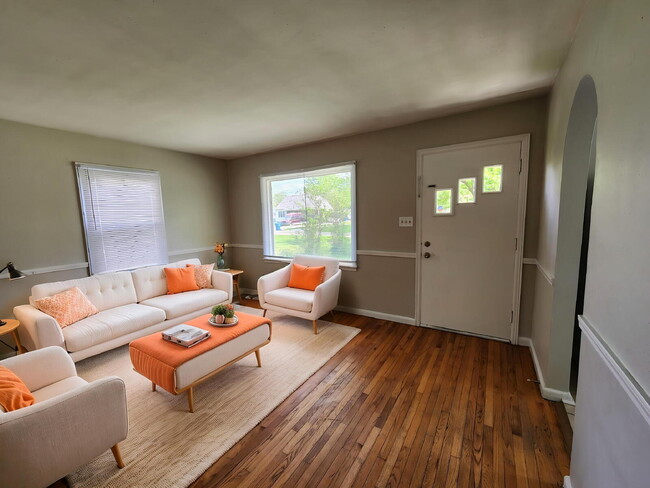 Photo - Charming 3 Bedroom Home in Indianapolis with Spacious Layout and Convenient Location!