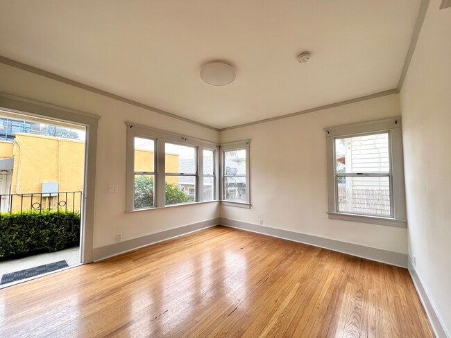 Building Photo - 1343 Portia St Unit 1343 Portia St