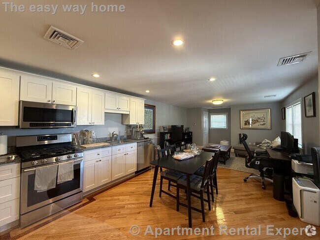Building Photo - 21 Ashland St Unit #2 Rental