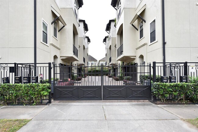 Photo - 5813a Kiam St