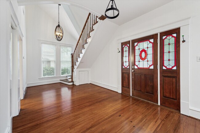 Photo - 208 E 12th St