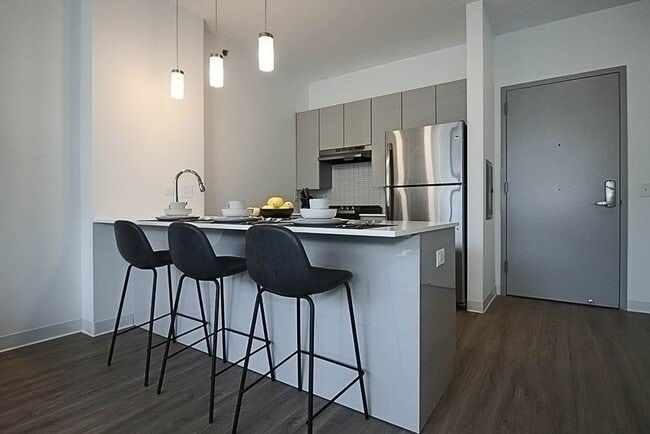 Photo - 856 W Van Buren St