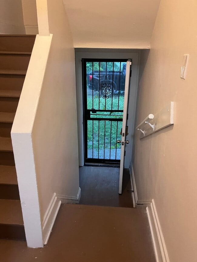 Photo - Charming 2-Bedroom Upper Unit – Spacious L... Unit Up