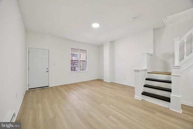 Building Photo - 278 S 60th St