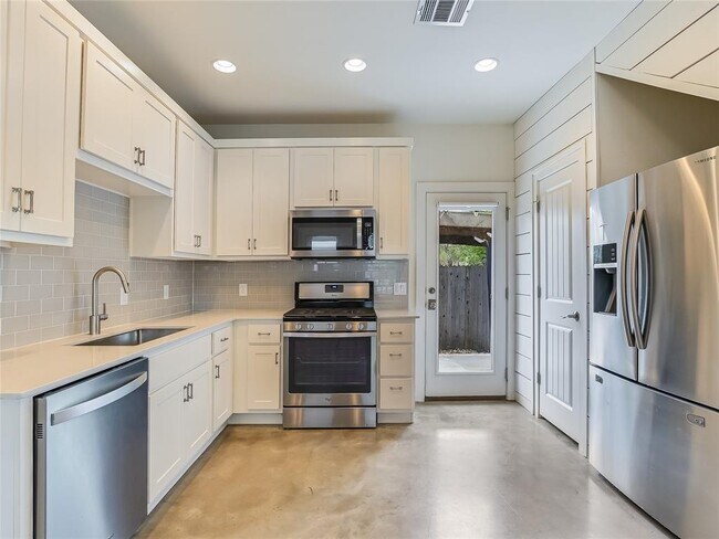 Photo - 3107 Lyons Rd