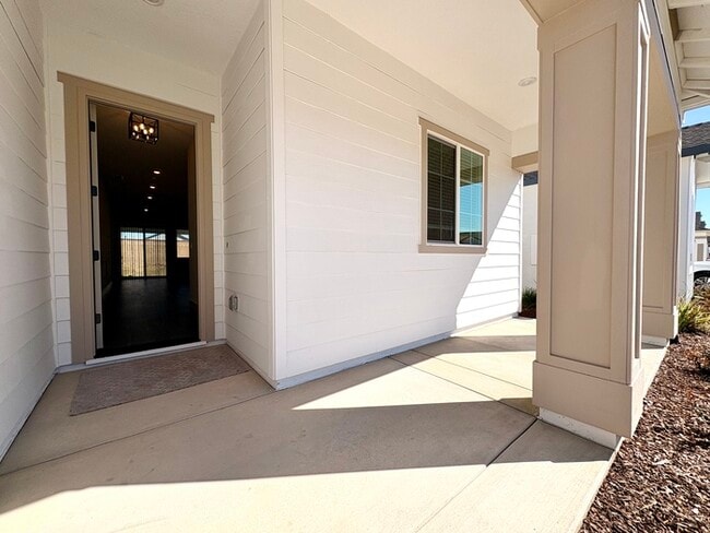 Photo - Beautiful 3 Bedroom NEW JMC home for rent in West Roseville!