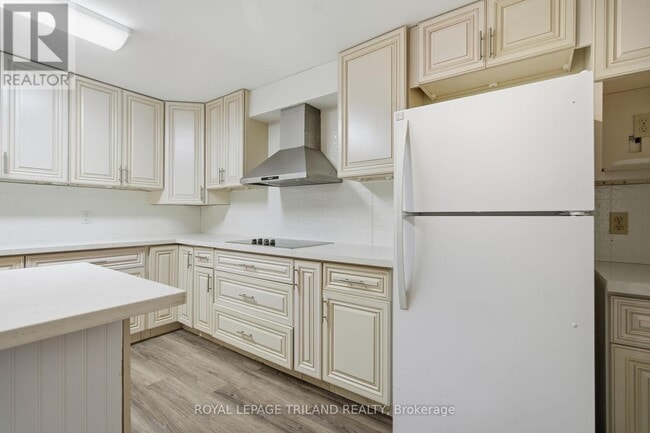 Photo - 233 Centennial Ave Unité 2