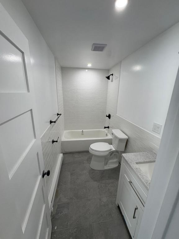 Photo - 202 Carlisle St