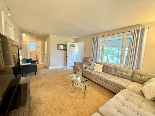 Building Photo - Because Location Really is Everything! Rental