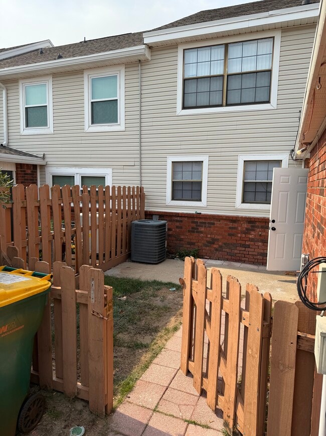 Building Photo - 31a 11th St