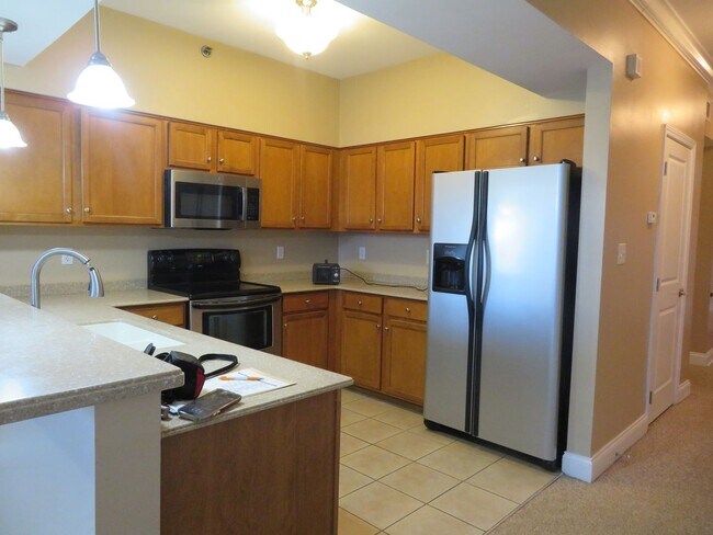 Photo - River Towne Condominium Unit 503 - Large condo for rent  3 bedrooms/2 baths.  $2400/month Unit 503