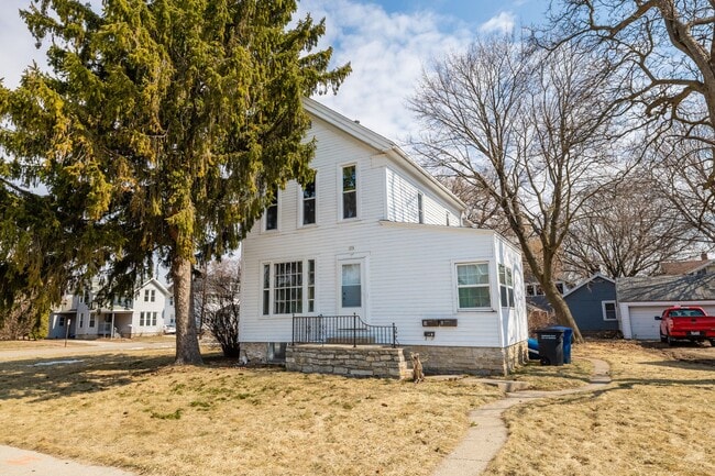 Photo - 576 Jefferson St Unidad 2