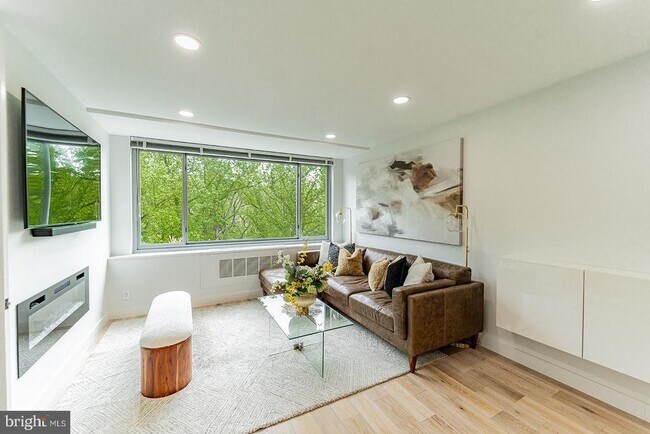 Photo - 4200 Cathedral Ave NW Unit 1005
