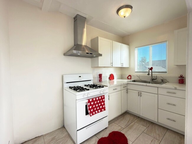 Photo - **2255 Linden Ave Long Beach** Downstairs 1 bedroom 1 bath !!2 weeks free OAC!! Unidad 2255