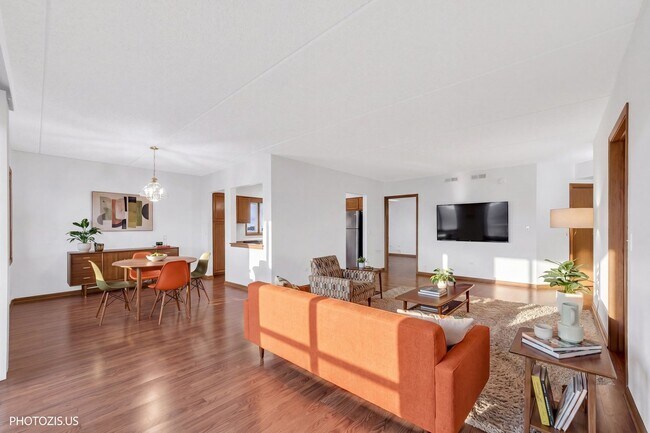 5555 N Cumberland Ave Unit 711