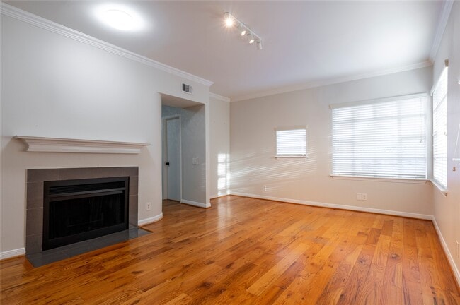 Building Photo - 4004 Montrose Blvd Unit 44D