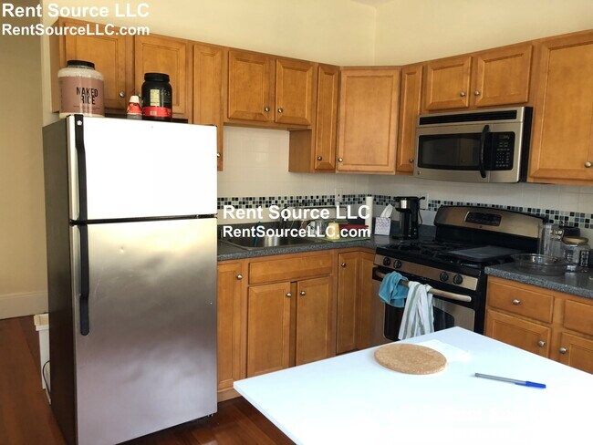 Building Photo - 23 Ware St Unit 1 Rental