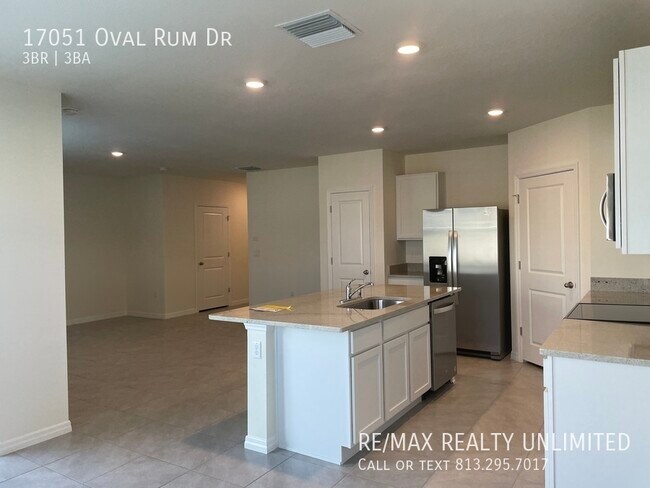 Photo - Lagoon Living! Southshore Bay - Oval Rum D...