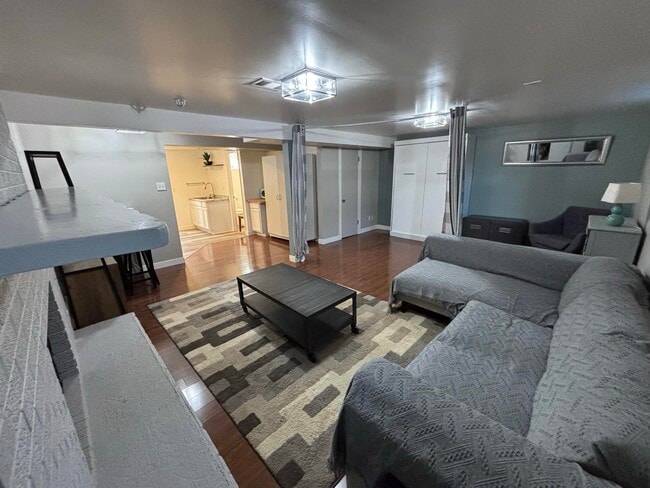 Building Photo - 2631 S Zurich Ct Unit B