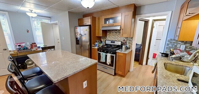 Building Photo - 75 Lyman Ave Rental