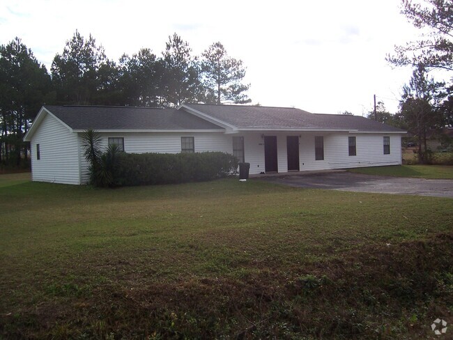 Building Photo - 3846MAN Unit MANORCOURT-3846BMAN-1 Rental