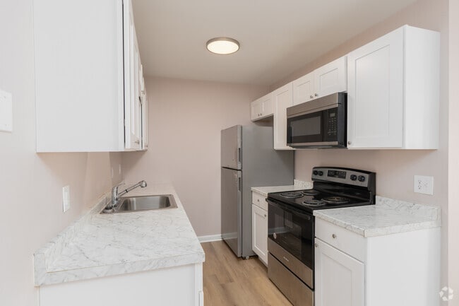 2BR, 1.5BA - 900SF - Kitchen