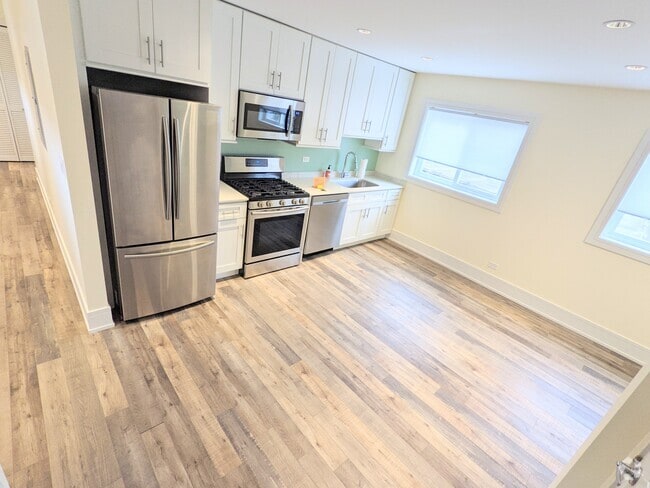 Building Photo - 1918 N Ridgeway Ave Unit 3 Rental